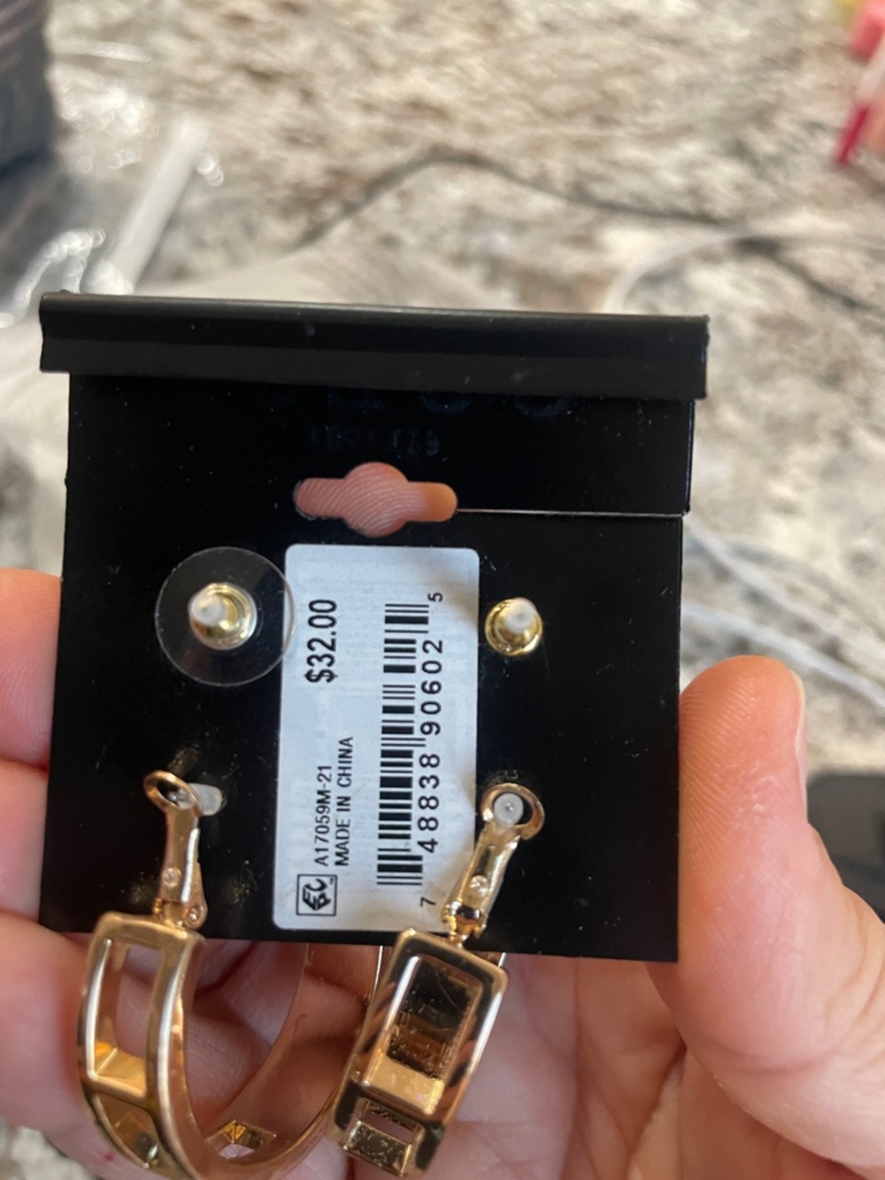 $32 NWT GUESS Gold-Tone Hoop & Stud Earring Set with Emerald Green Stones - Picture 8 of 8